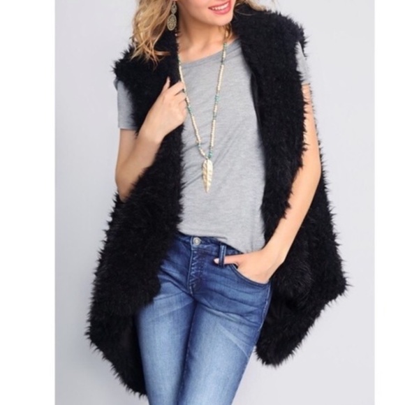 Jackets & Blazers - Black gorgeous faux fur Sherpa vest